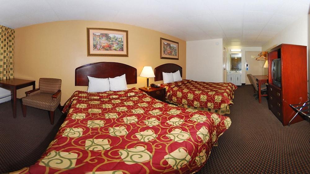 Wolf Inn Hotel Sandusky Exterior photo