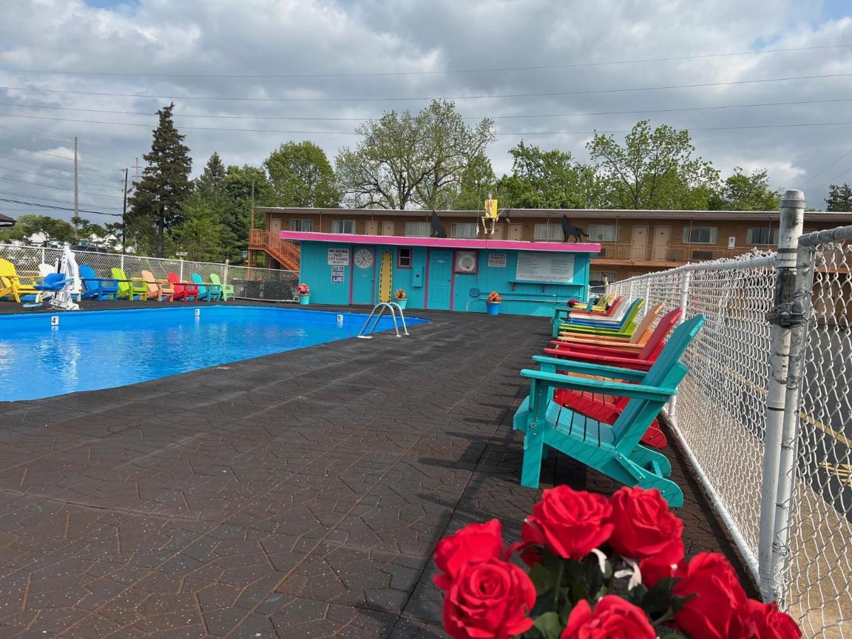 Wolf Inn Hotel Sandusky Exterior photo
