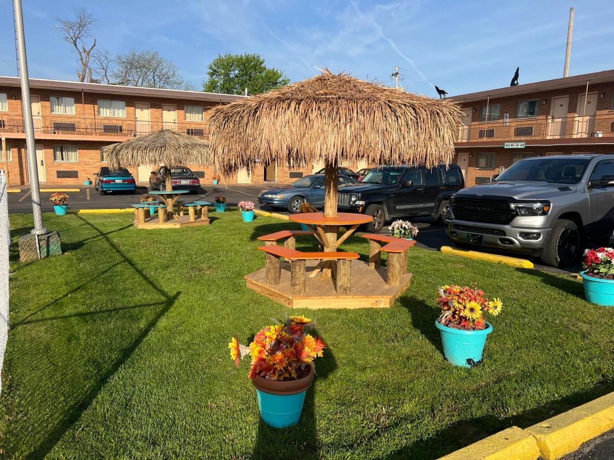 Wolf Inn Hotel Sandusky Exterior photo