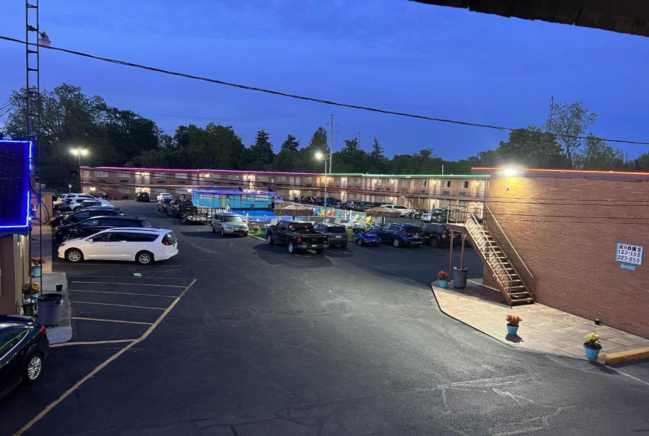Wolf Inn Hotel Sandusky Exterior photo