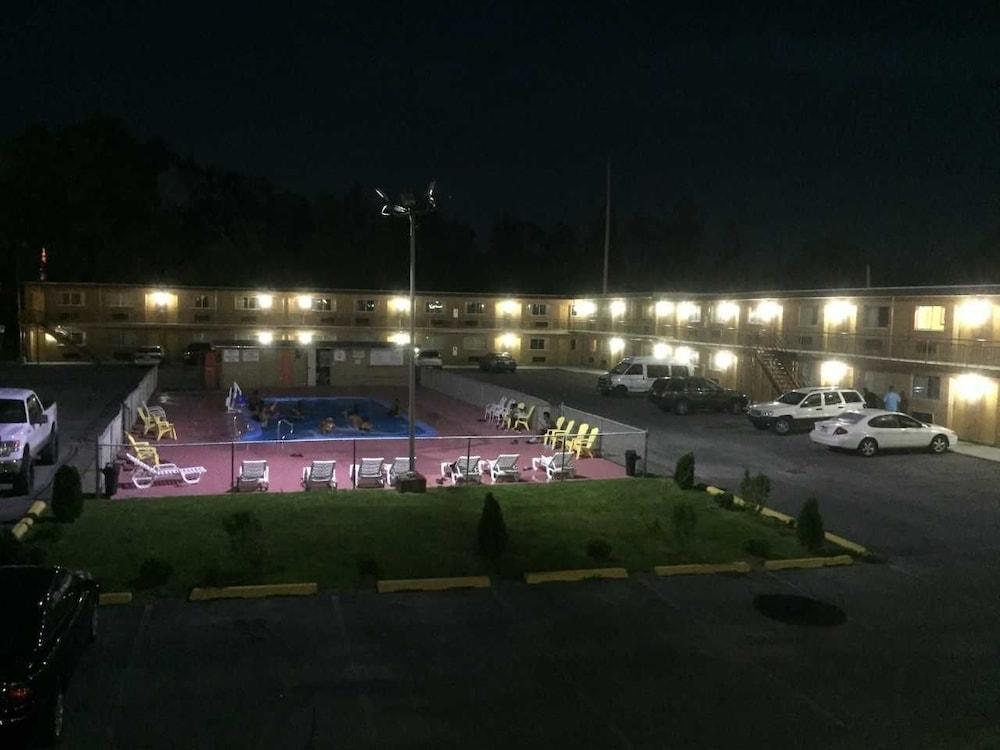 Wolf Inn Hotel Sandusky Exterior photo
