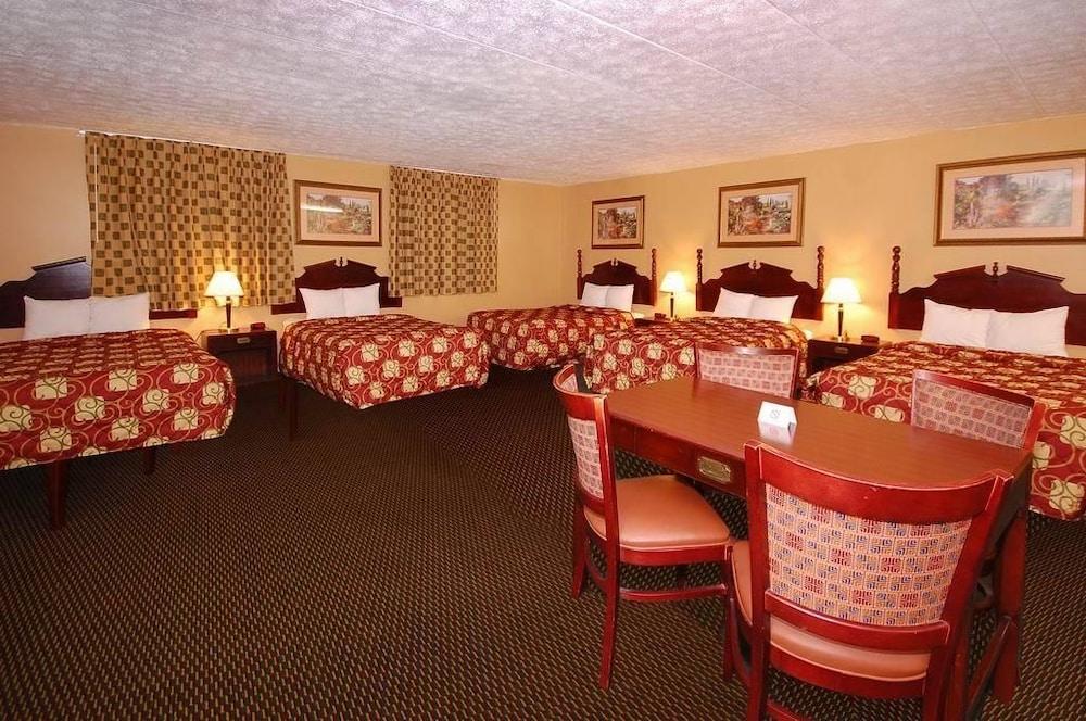 Wolf Inn Hotel Sandusky Exterior photo