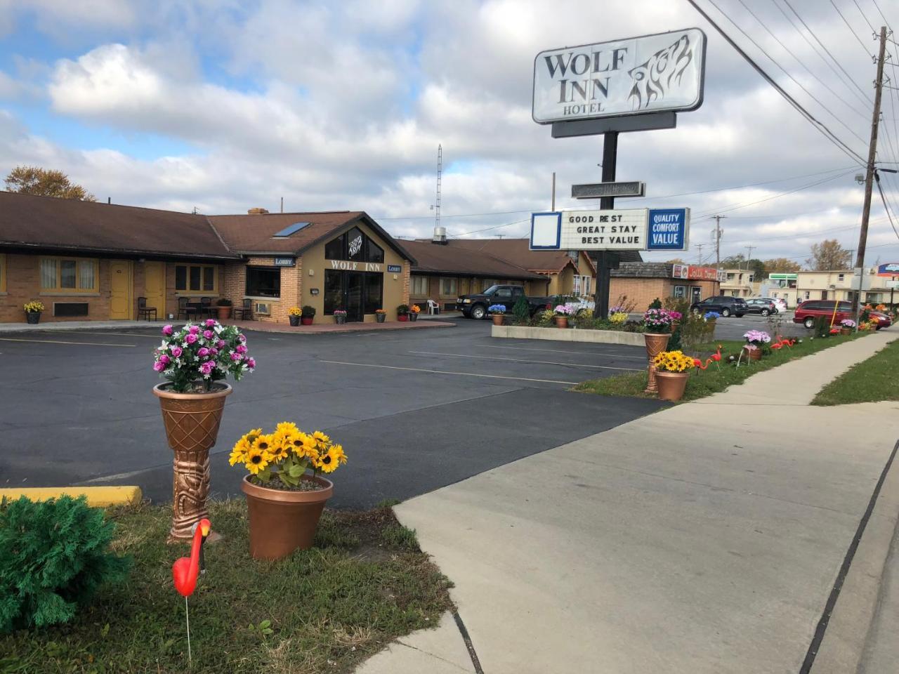 Wolf Inn Hotel Sandusky Exterior photo